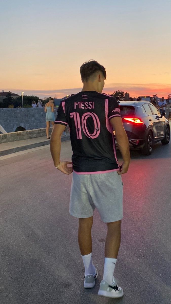 files/Messi_miami_kit.jpg